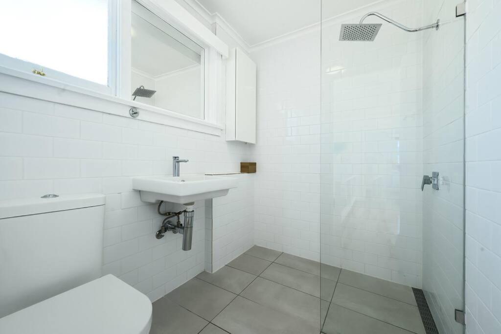 Villa The Tassie - Luxury With Panoramic Water Views Hobart Esterno foto