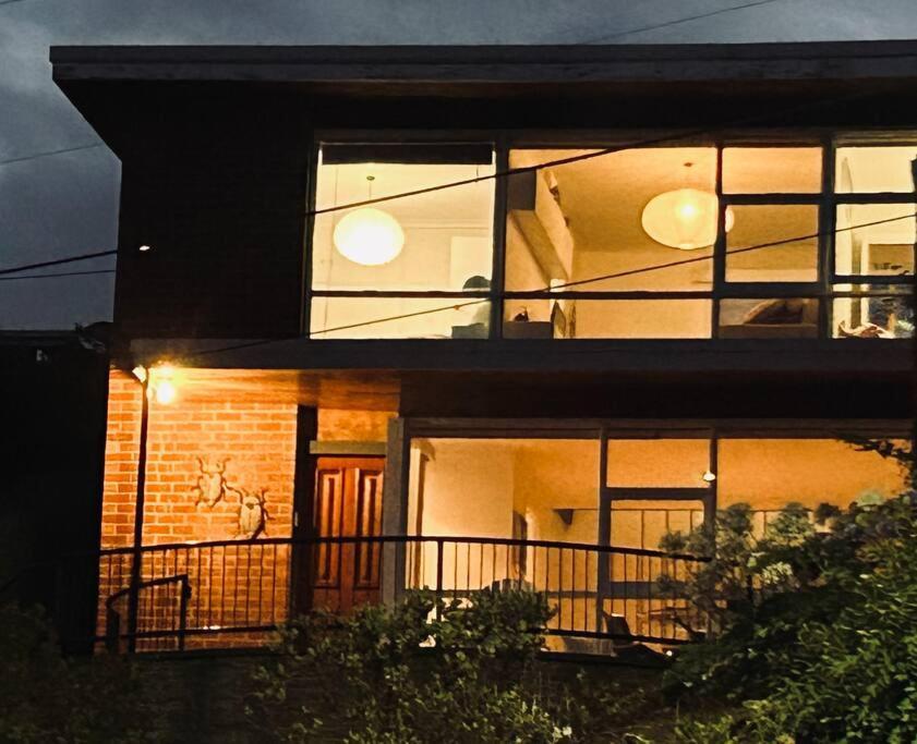 Villa The Tassie - Luxury With Panoramic Water Views Hobart Esterno foto