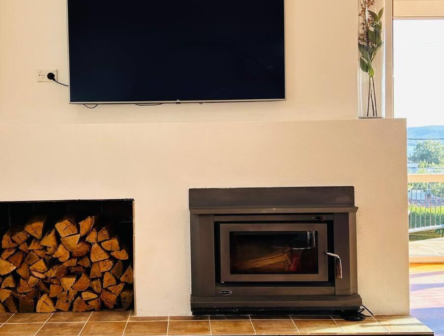 Villa The Tassie - Luxury With Panoramic Water Views Hobart Esterno foto