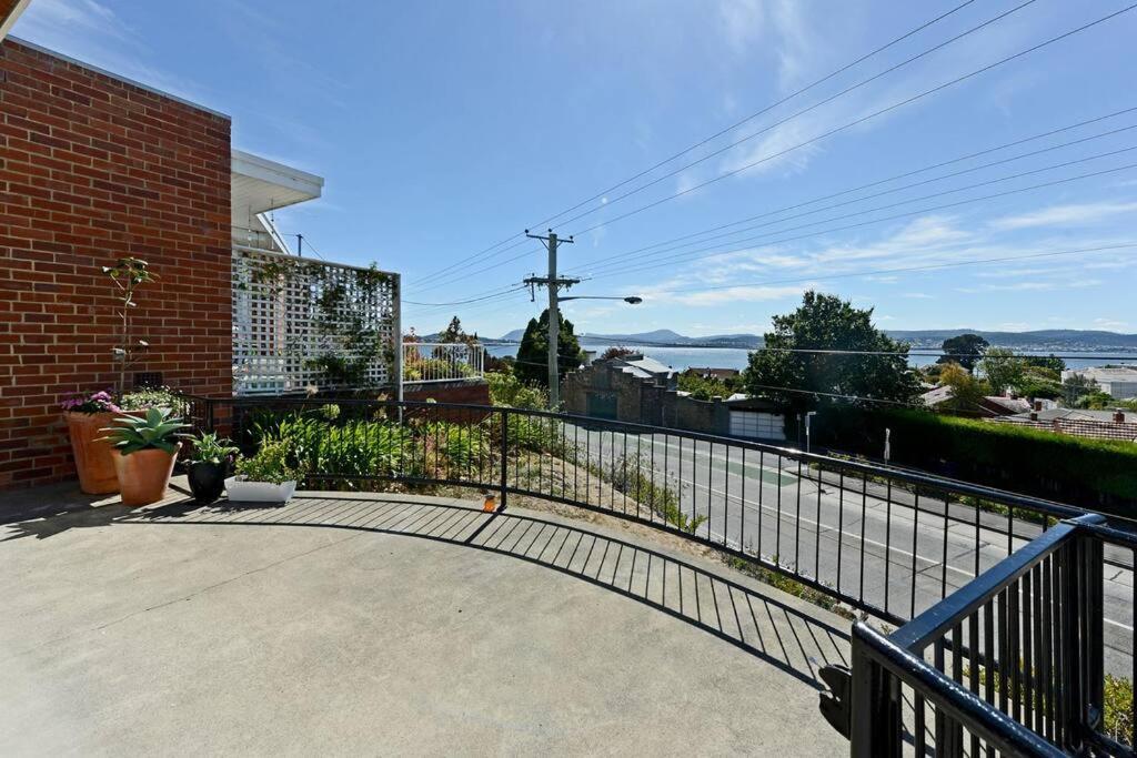 Villa The Tassie - Luxury With Panoramic Water Views Hobart Esterno foto