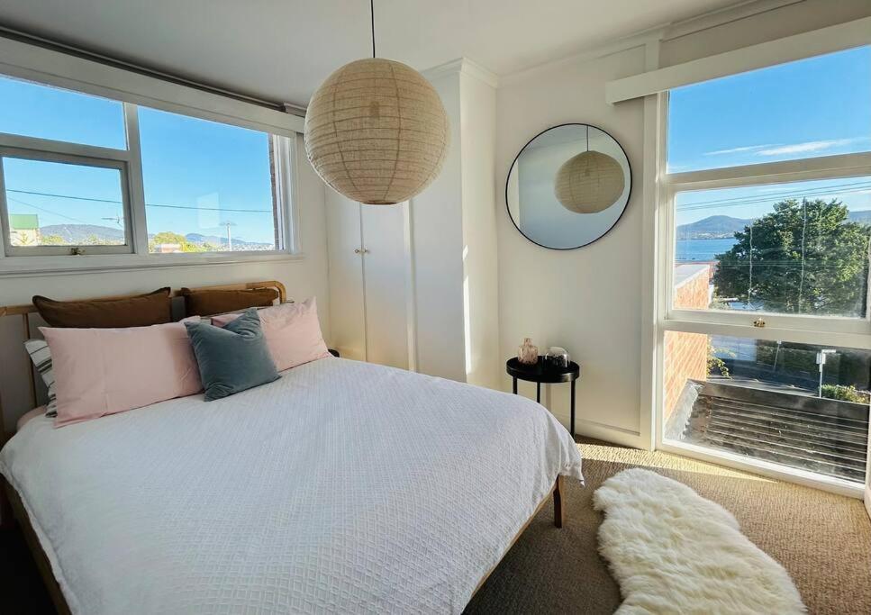 Villa The Tassie - Luxury With Panoramic Water Views Hobart Esterno foto